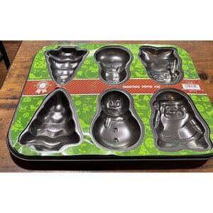Holiday Muffin Tin Pan / Non Stick / NWT